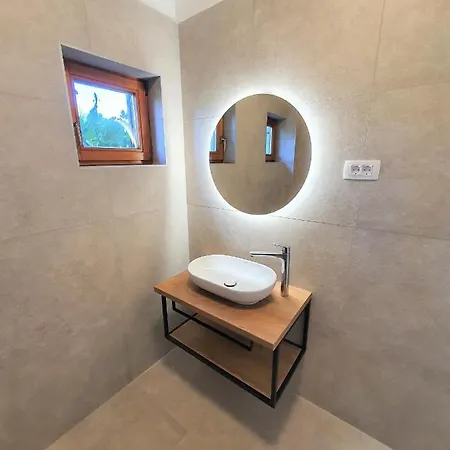 Tisa Homes * 萨武德里亚